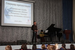 Музыкальный подарок на немцком языке участникам и гостям семинара дарит Руслан Ивакин